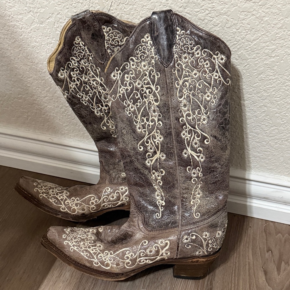Cowboy Boots with Cream Embroidery